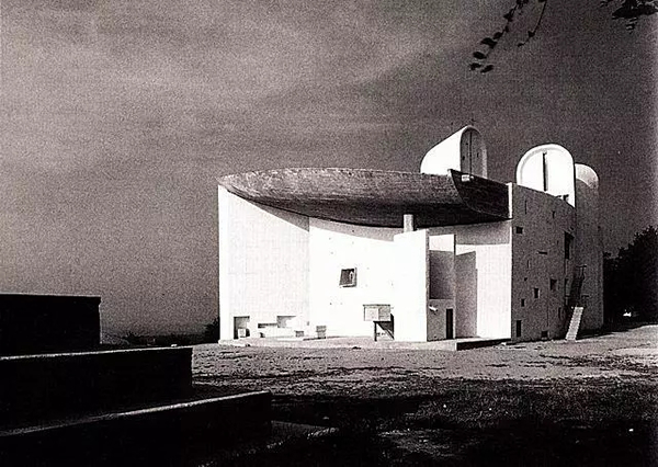 勒·柯布西耶 Le Corbusier - 朗香教堂(内部)